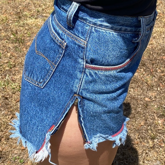 Vintage High Rise Jean Shorts| Cut Off shorts - Picture 5 of 9